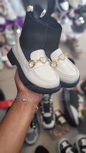 የህፃናት የሴቶች ጫማ