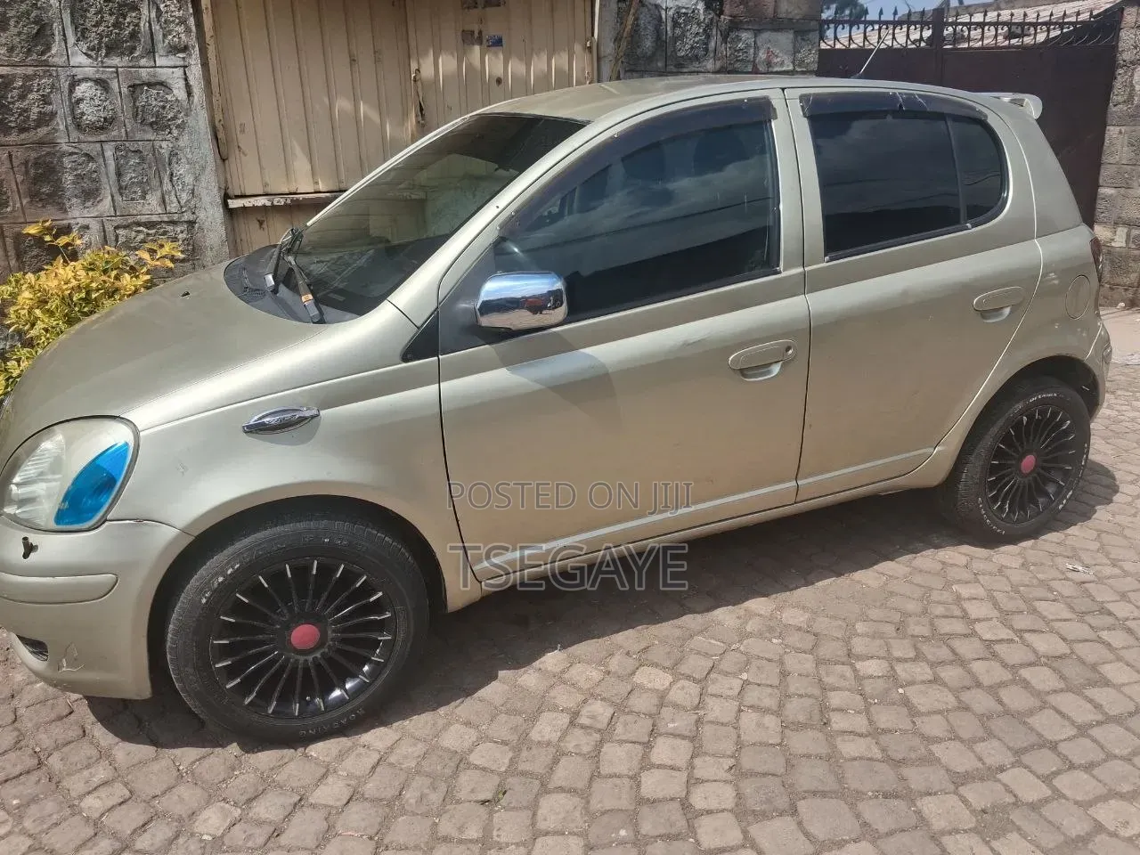 Toyota Vitz 2004 Gold