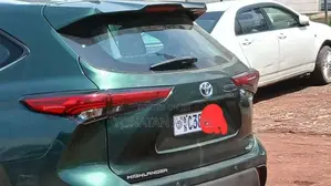 Toyota Highlander Hybrid 2023 Green