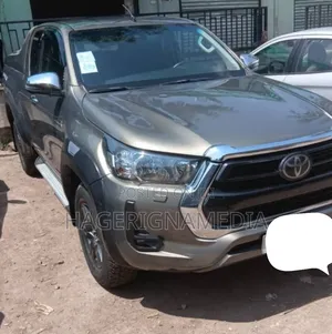 Toyota Hilux 2021 Gray