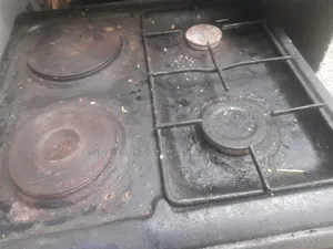 Urgent Sale Oven 2 Electric 2 Gas / አስቸኳይ ሽያጭ ምድጃ 2 ኤሌክትሪክ 2 ጋዝ
