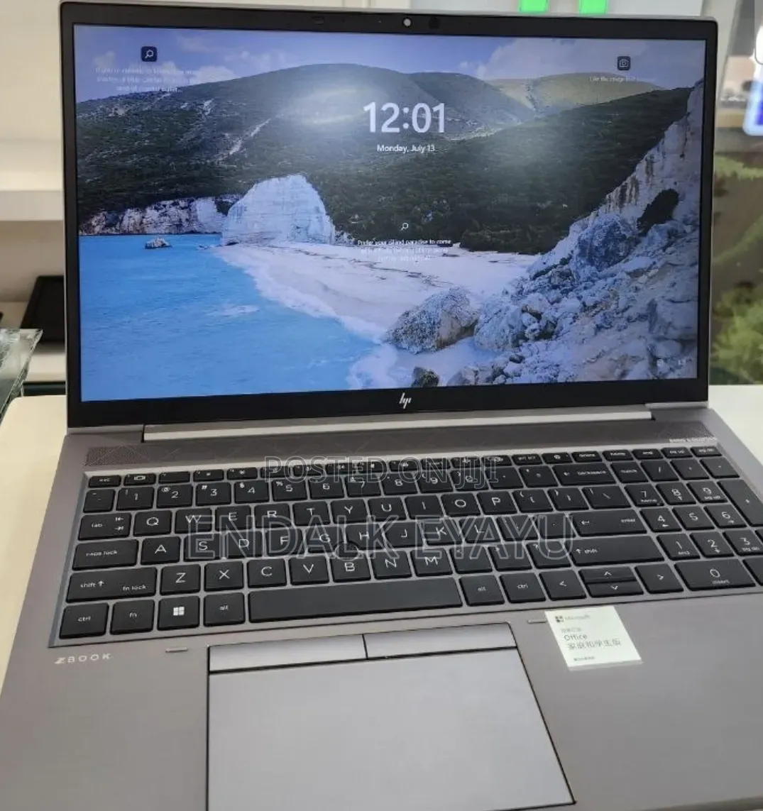New Laptop HP ZBook Firefly G8 16GB Intel Core i7 SSD 512GB
