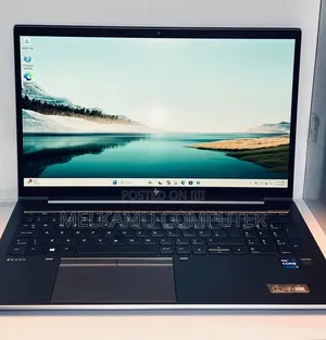 New Laptop HP ZBook Firefly G8 32GB Intel Core i7 SSD 512GB