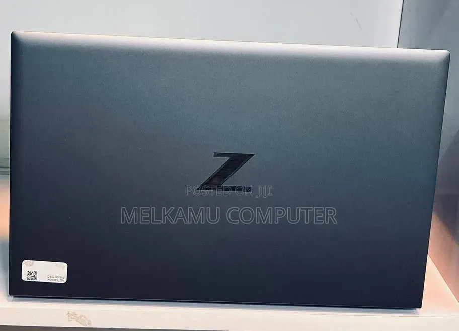 New Laptop HP ZBook Firefly G8 32GB Intel Core i7 SSD 512GB
