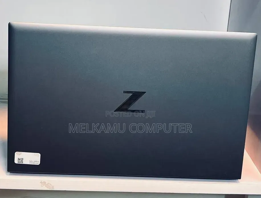 New Laptop HP ZBook Firefly G8 32GB Intel Core i7 SSD 512GB