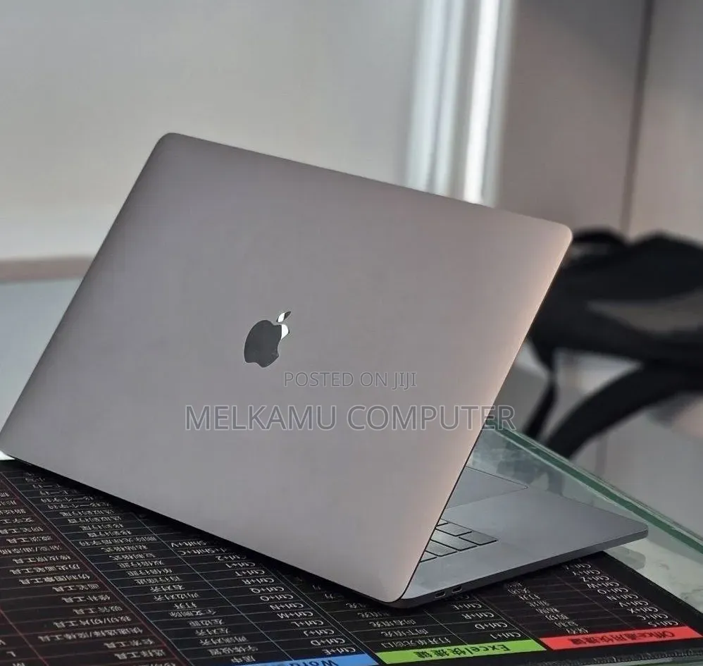 New Laptop Apple MacBook 2018 32GB Intel Core i7 SSD 1T