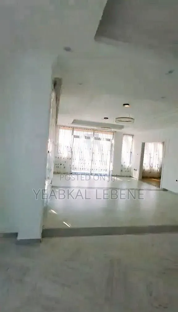 Furnished 11bdrm House in Bole for sale