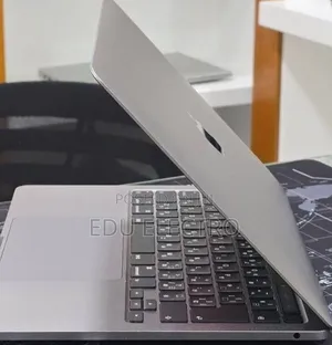 New Laptop Apple MacBook Pro 2020 M1 16GB Apple M1 Pro SSD 512GB
