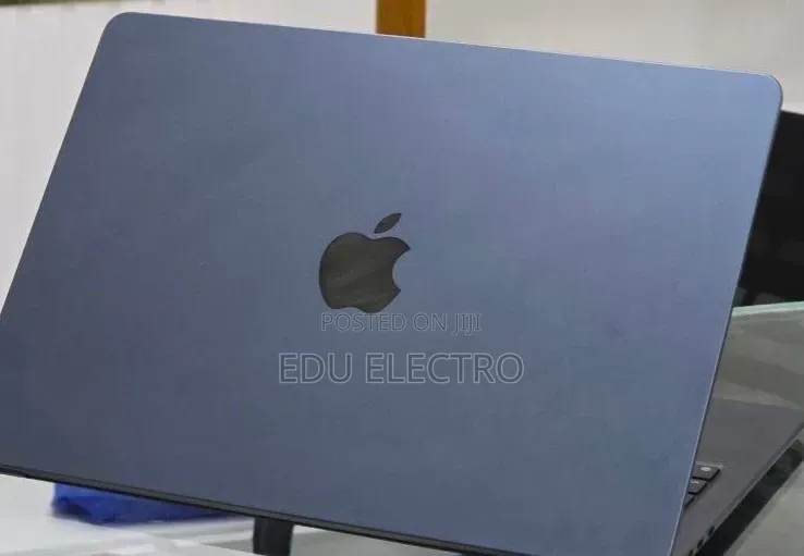 New Laptop Apple MacBook Pro 2020 M1 16GB Apple M1 Pro SSD 512GB