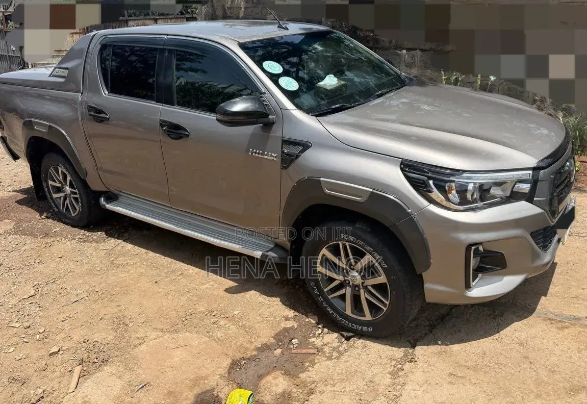 Toyota Hilux 2021 Gray