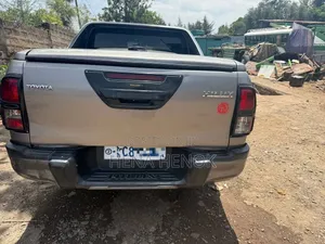 Toyota Hilux 2021 Gray