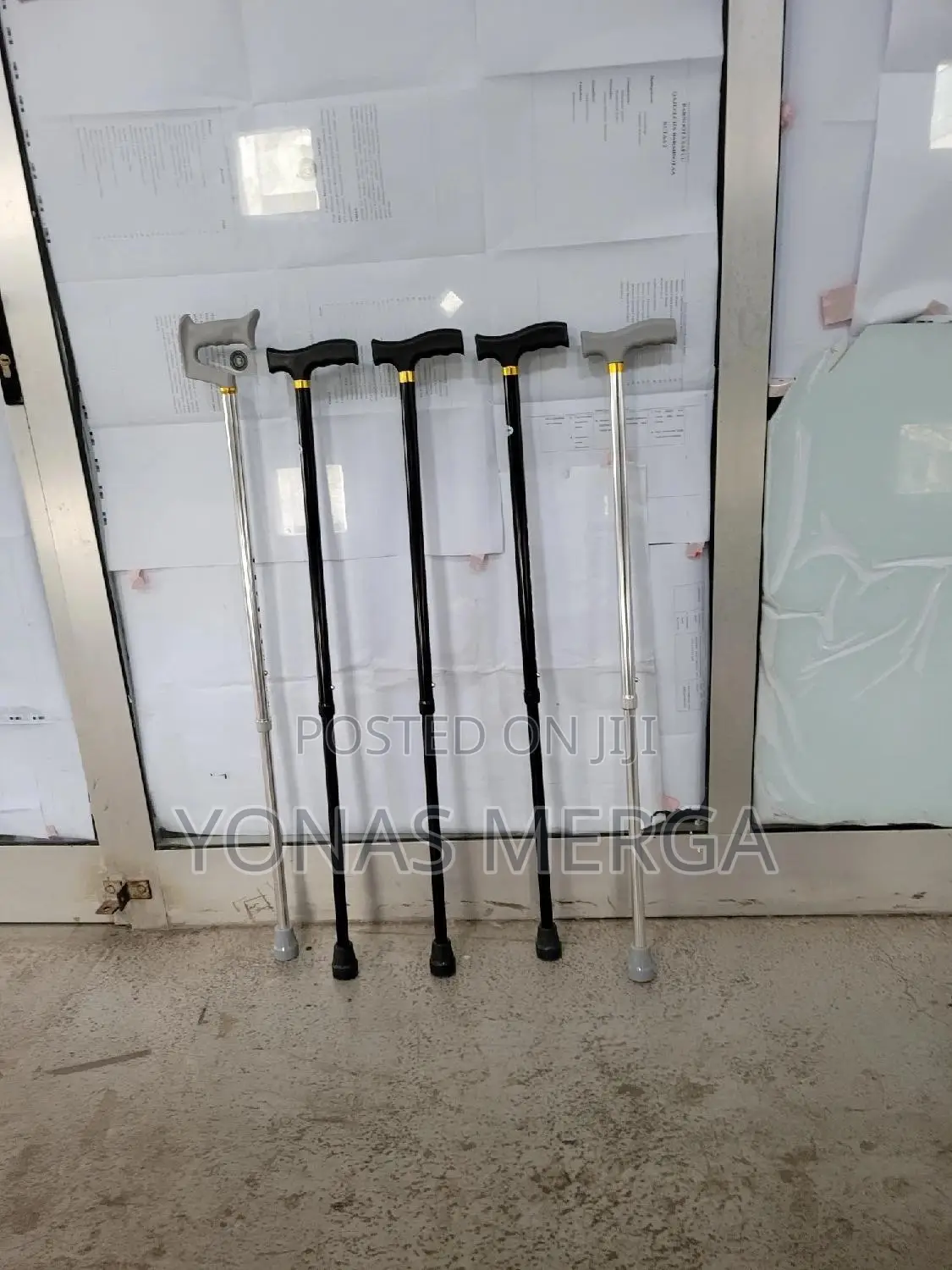 Walking stick賑些Result of Its Material,Particularly Suitable for People