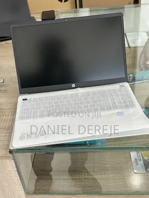 New Laptop HP 250 G10 8GB Intel Core i3 SSD 512GB