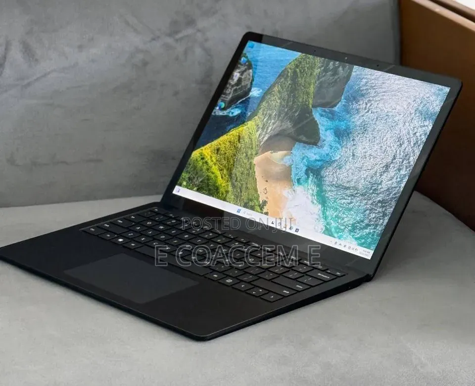 New Laptop Microsoft Surface 16GB Intel Core i7 SSD 512GB