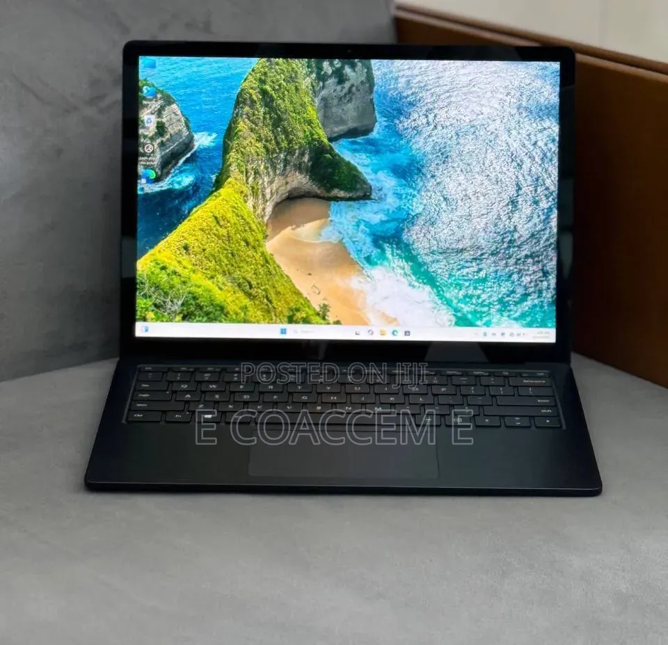 New Laptop Microsoft Surface 16GB Intel Core i7 SSD 512GB
