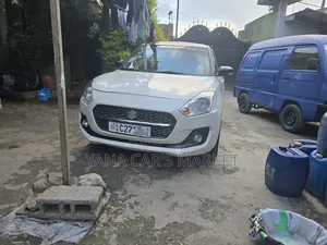 Suzuki Swift 2022 White
