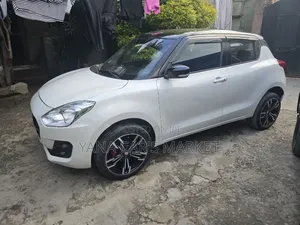 Suzuki Swift 2022 White
