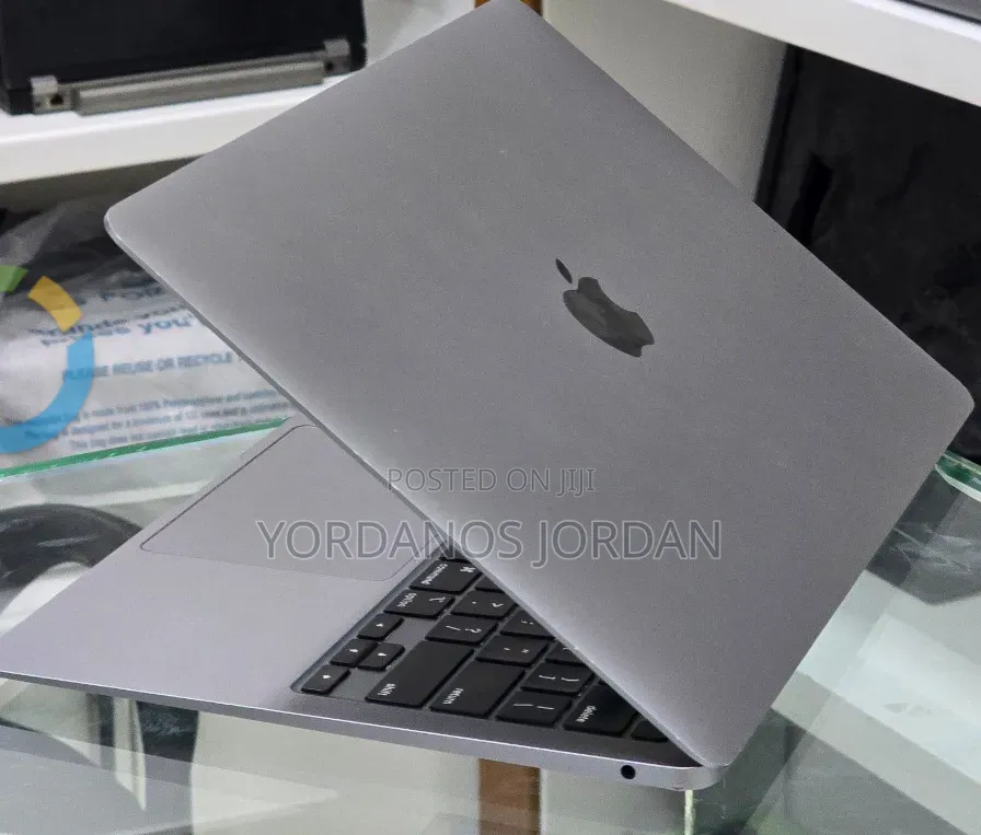 New Laptop Apple MacBook Air 2020 M1 8GB Apple M1 SSD 256GB