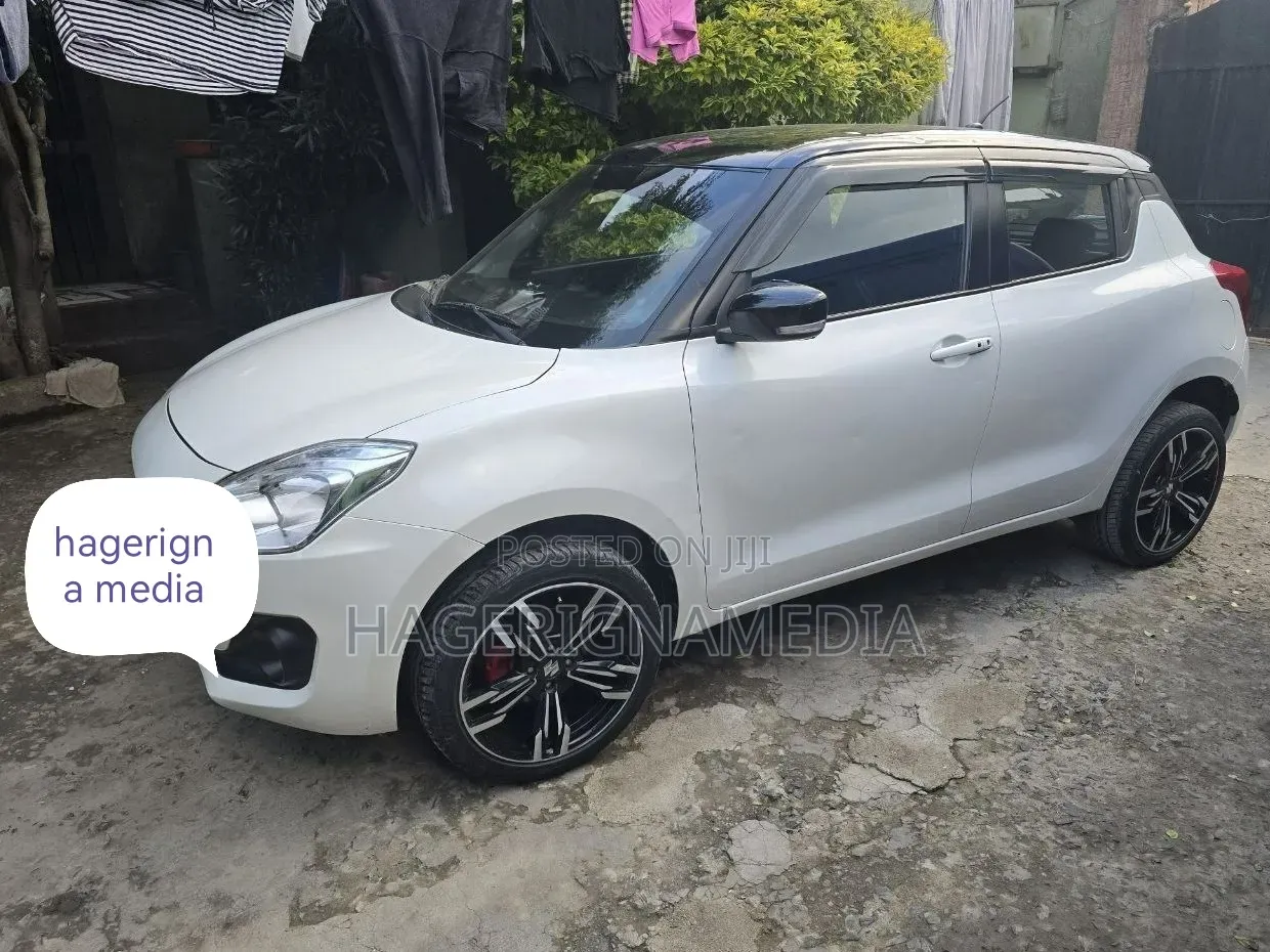 Suzuki Swift 2023 White