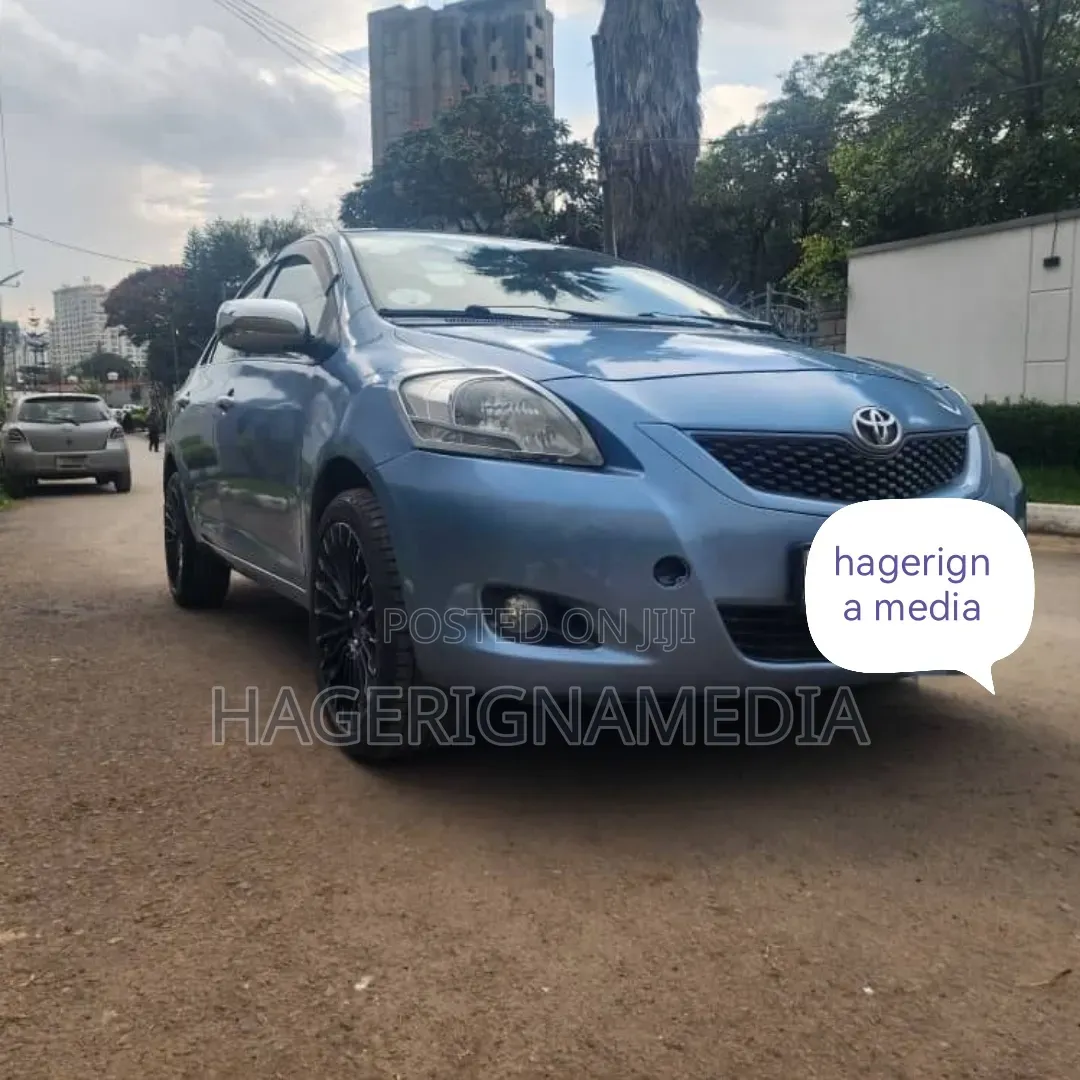 Toyota Yaris 2011 Blue
