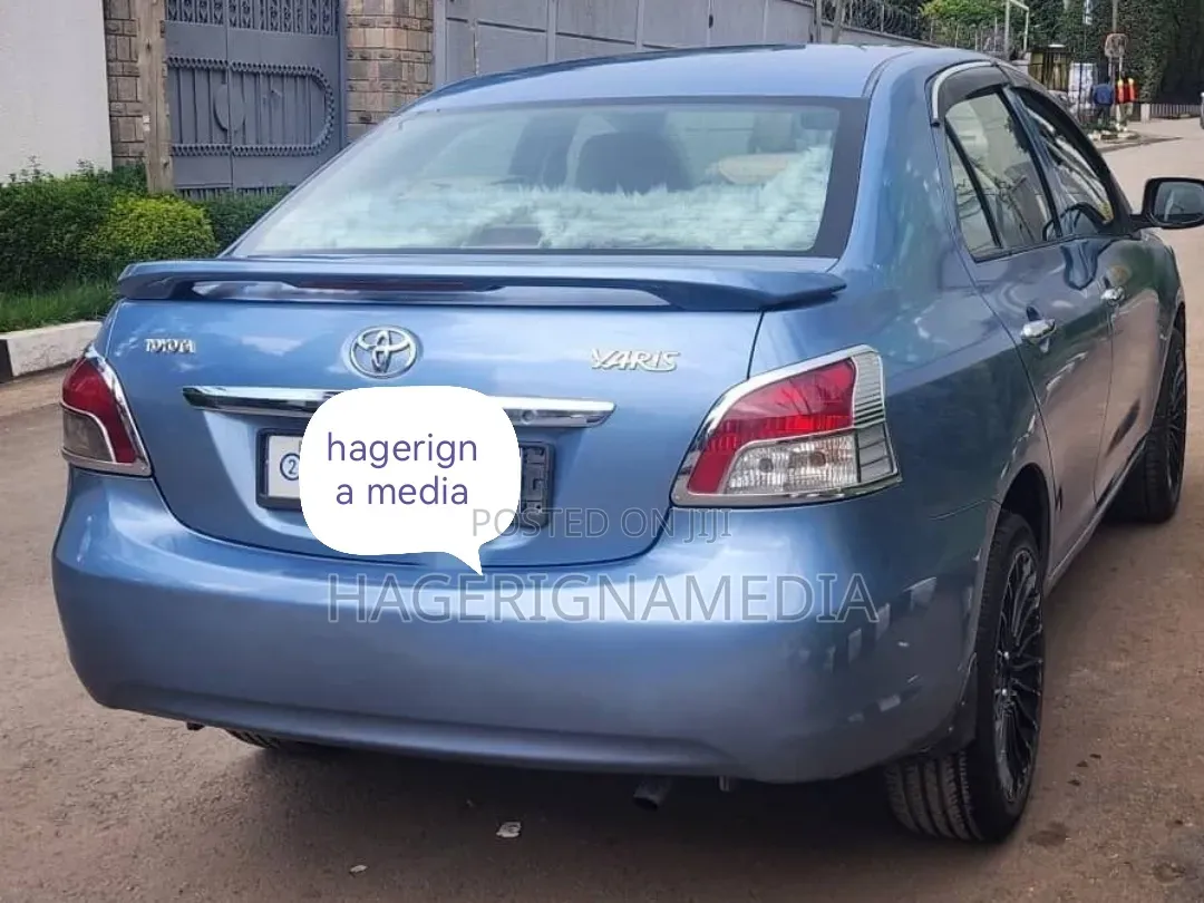 Toyota Yaris 2011 Blue
