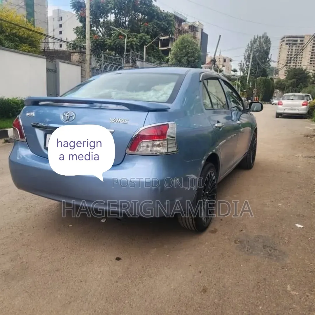 Toyota Yaris 2011 Blue