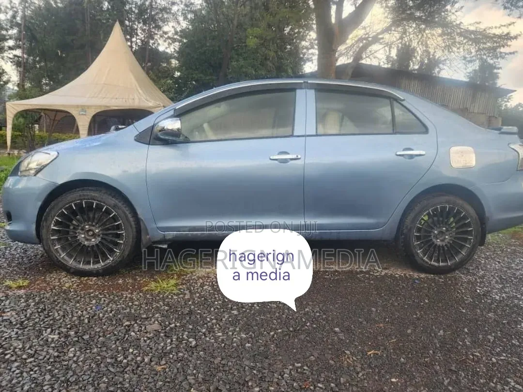 Toyota Yaris 2011 Blue