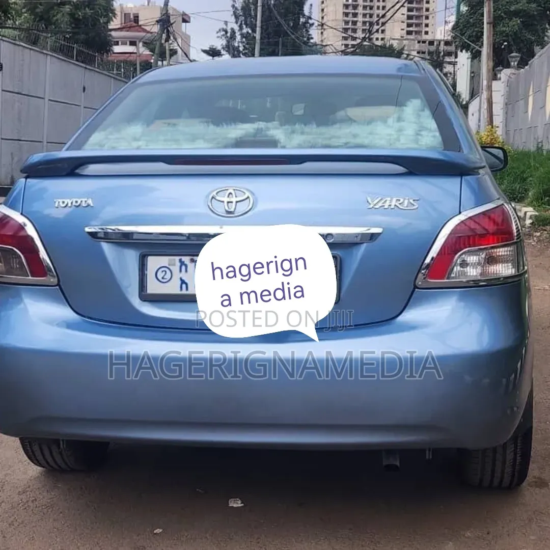 Toyota Yaris 2011 Blue