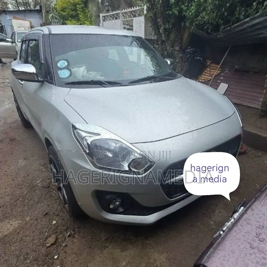 Suzuki Swift 2023 Silver