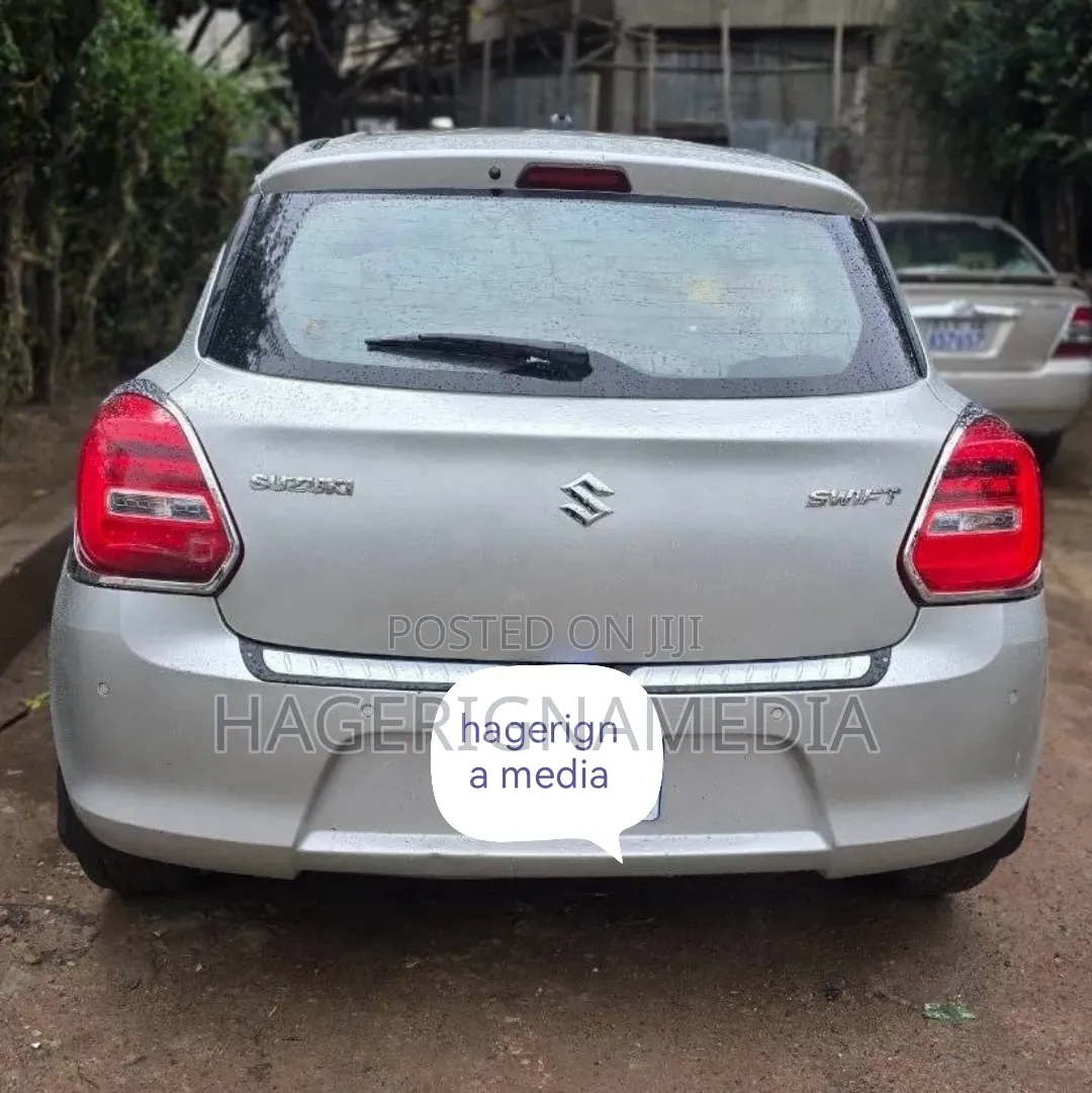 Suzuki Swift 2023 Silver