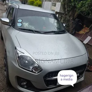 Suzuki Swift 2023 Silver