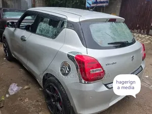 Suzuki Swift 2023 Silver