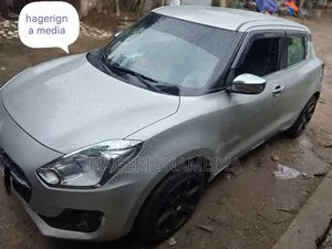 Suzuki Swift 2023 Silver