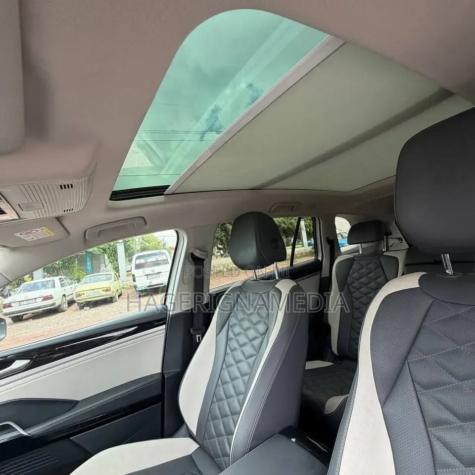 Volkswagen ID.6 2025 White