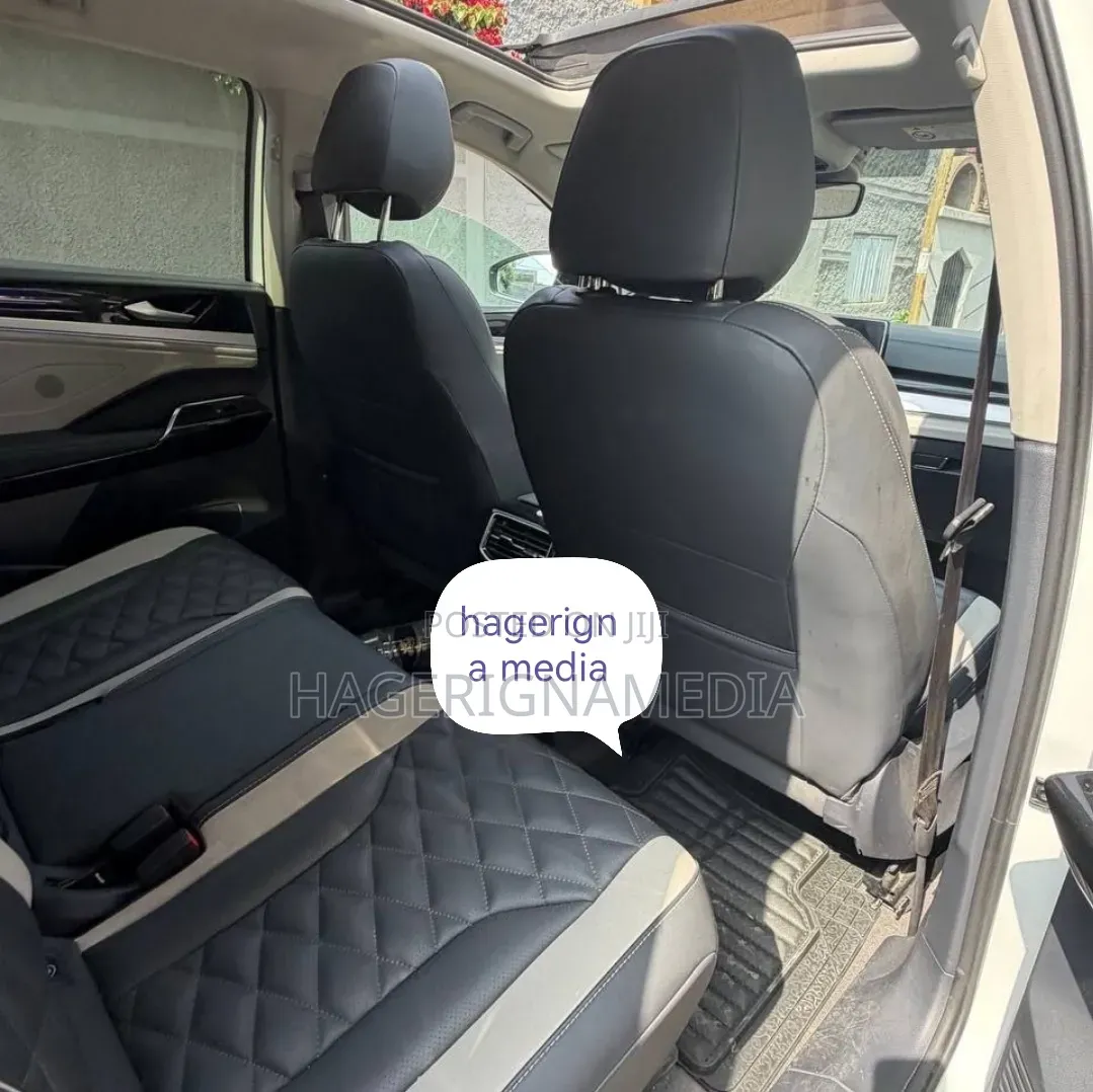 Volkswagen ID.6 2025 White