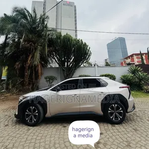 Toyota bZ4X 2025 Ivory