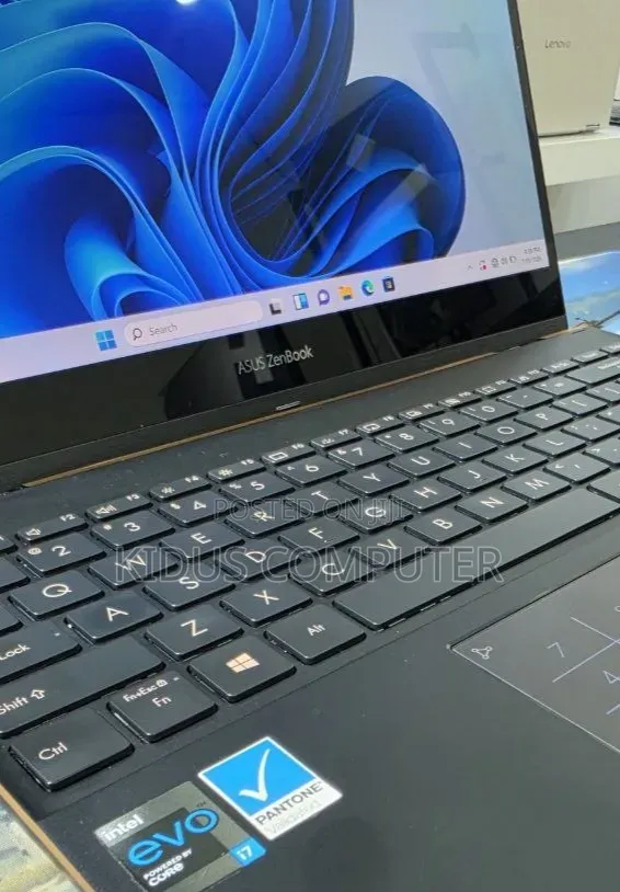 New Laptop Asus Zenbook 13 OLED 16GB Intel Core i7 SSD 512GB