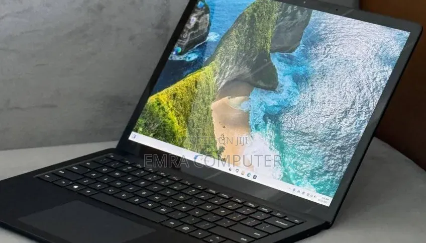 New Laptop Microsoft Surface 16GB Intel Core i7 SSD 512GB