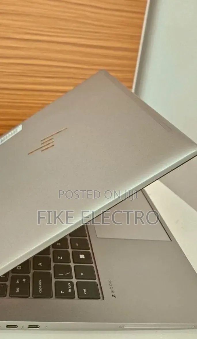 New Laptop HP ZBook Firefly 14 G10 16GB Intel Core i7 SSD 512GB