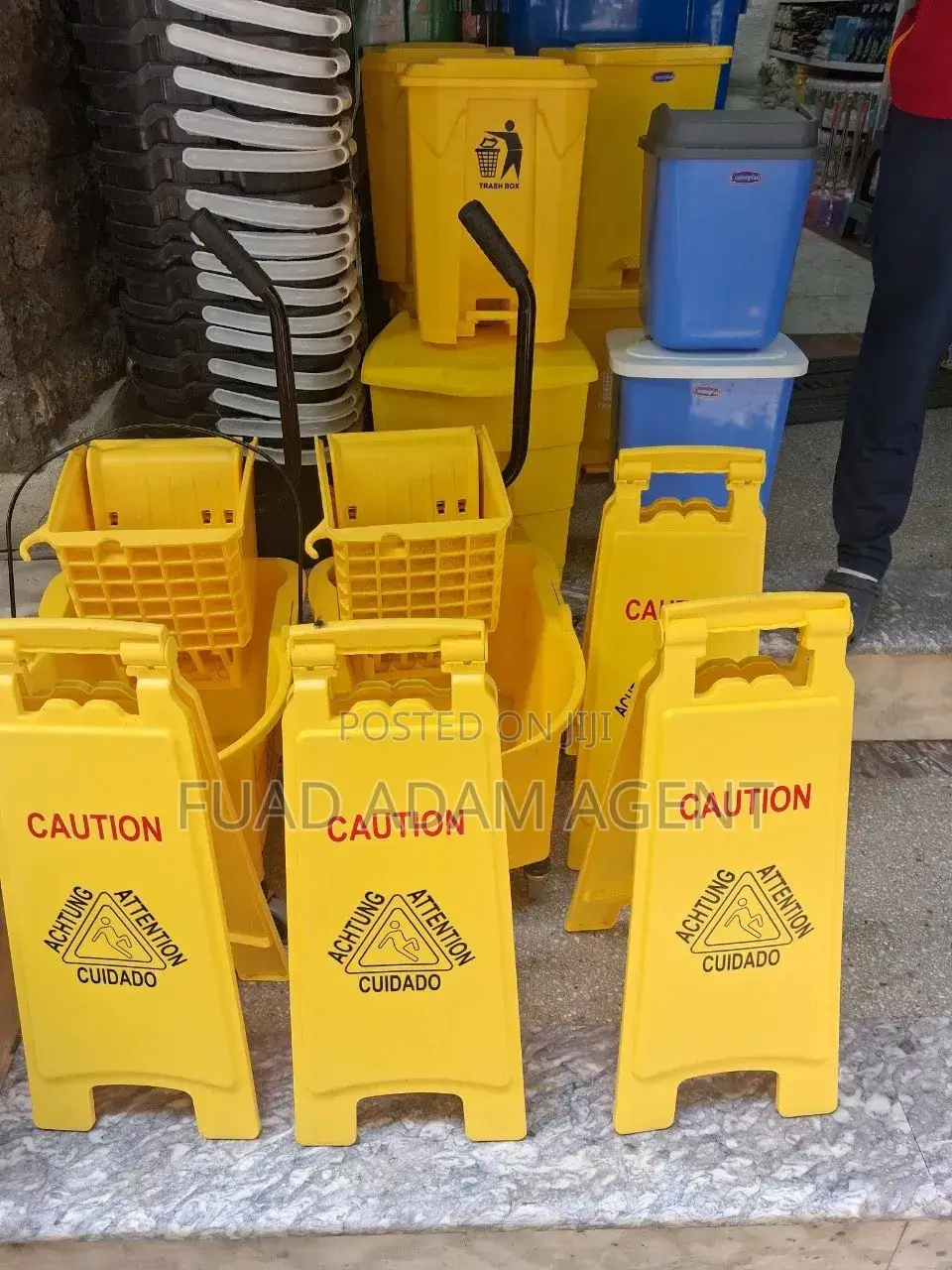Wet Floor Caution Sign – Foldable Safety Warning Board የእርጥብ ወለል ምልክት
