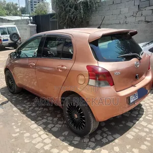Toyota Vitz 2010 Orange