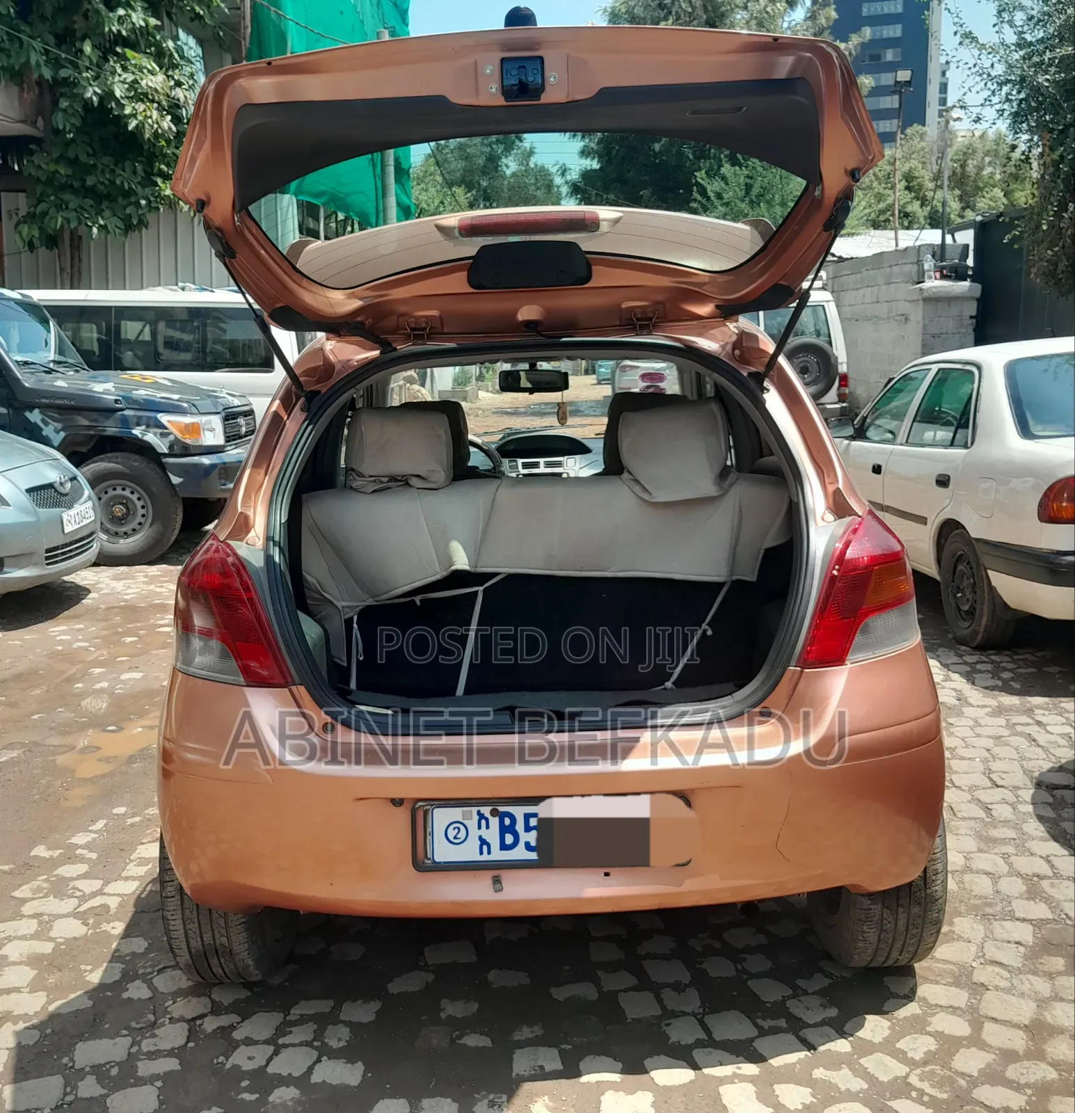 Toyota Vitz 2010 Orange