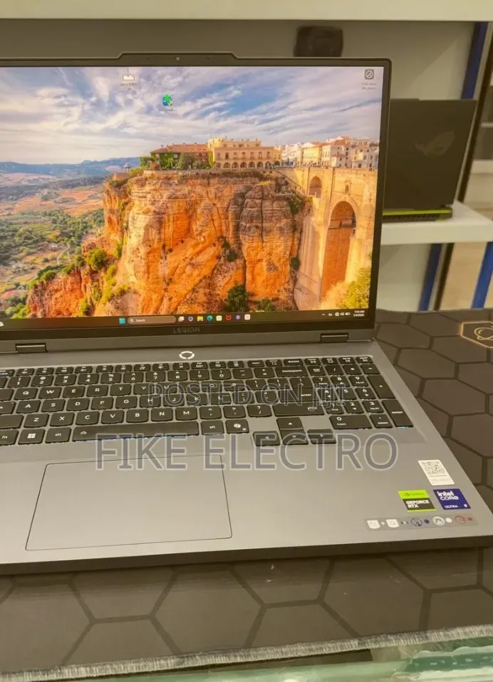 New Laptop Lenovo Legion 5i 32GB Intel Core Ultra 9 SSD 1T