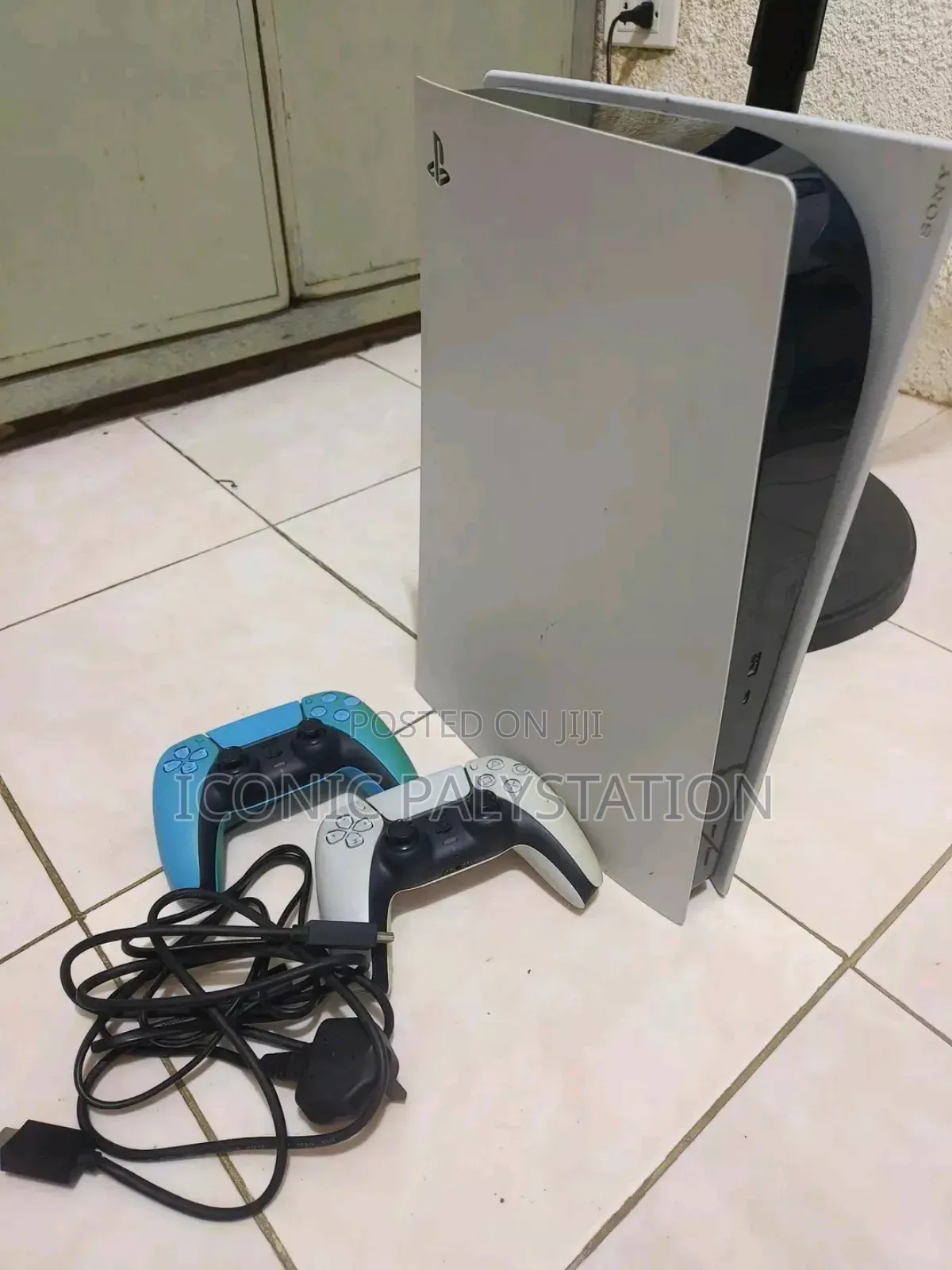 ICONIC PALYSTATION 5 Fat Almost NEW