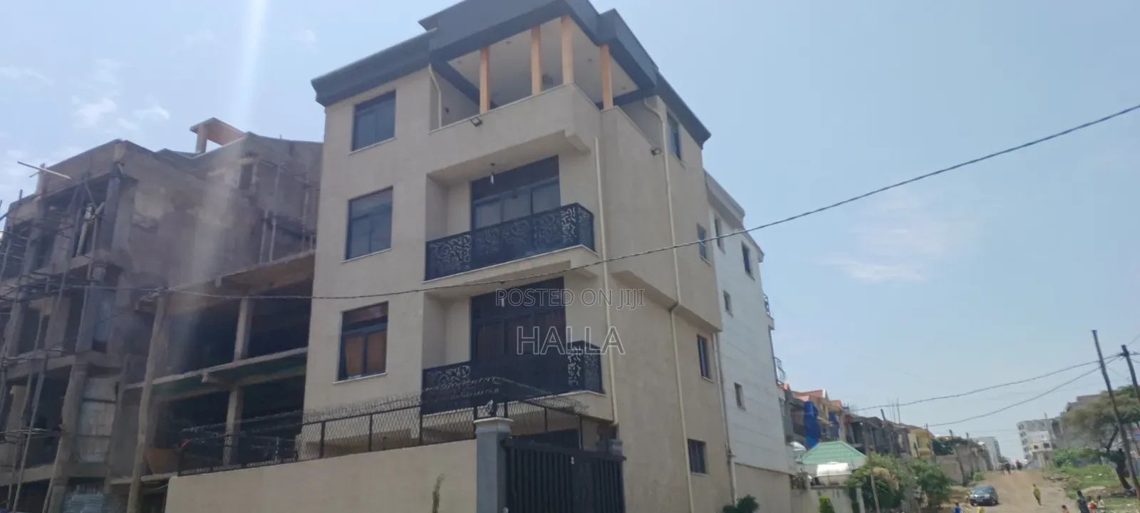 5bdrm House in መኖሪያ, Nifas Silk-Lafto for sale