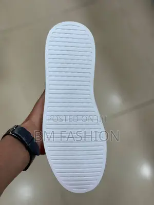 Mens Minimalist White Outdoor Casual Flat Sneakers Lightweight LaceUp