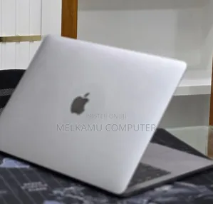 New Laptop Apple MacBook Pro 2017 16GB Intel Core i5 SSD 512GB