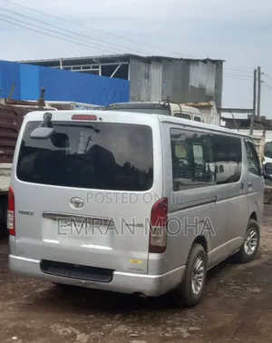 Toyota HiAce 2017 Silver