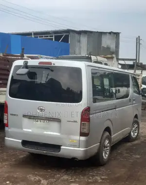 Toyota HiAce 2017 Silver