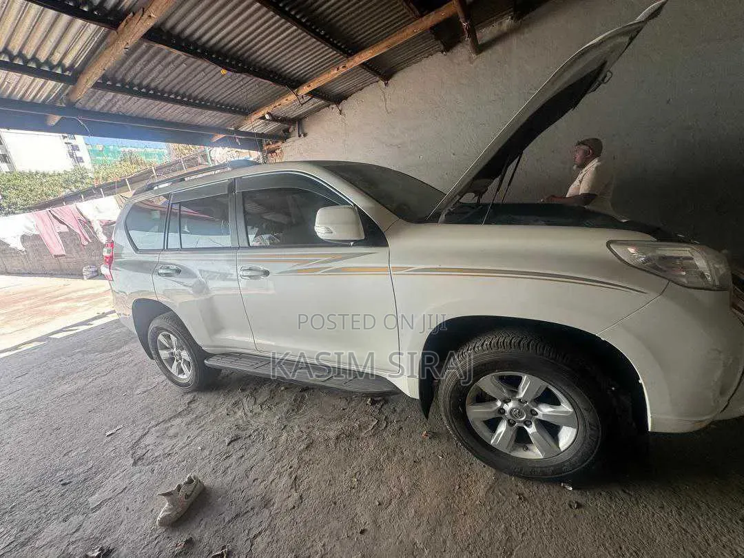 Toyota Land Cruiser Prado 2018 White
